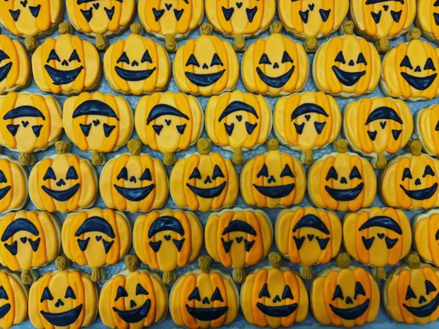Our favourite time of the year is almost here. Our Halloween cookies will be available in both of our shops starting tomorrow. Come gets urs before they are all gone.
👻💀🎃.
.
.
#whatdoyoufancylove #fancyberlin #birthdaycakes #birthdaycake #cakesofinstagram #cakegram #ordercake #happybirthday #fancycake #vegancupcakes #birthdaytreats #weddingdesserts #celebrationcakes #anniversarycakes #berlincakes #cakesinberlin #berlinbakery #berlinfoodie #berlinevents #ordercakesberlin #berlinlifestyle #customcakesberlin #birthdaycakesberlin #weddingcakesberlin #cakesofberlin #berlinfoodlovers #berlineats #BerlinMoms